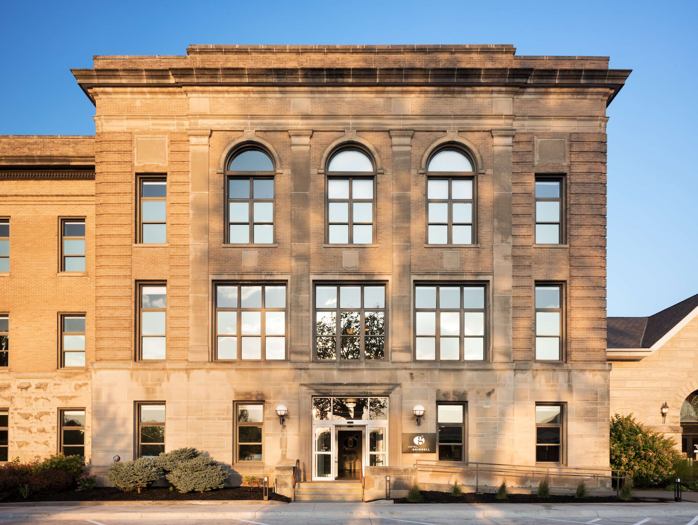 Exterior_Hotel Grinnell at Iowa | Hotel Grinnell