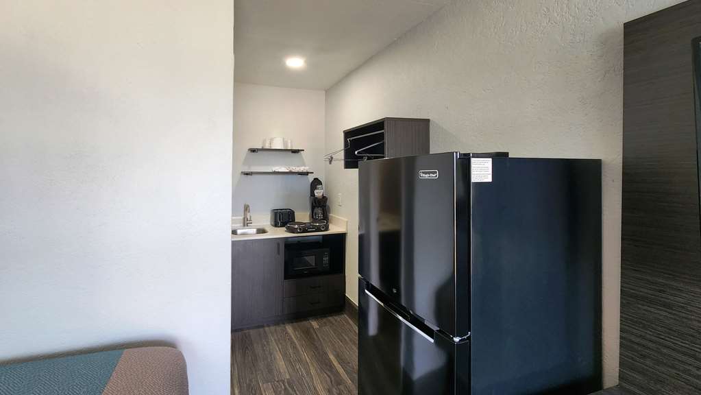 STUDIO 6 GALVESTON, TX-guestroom-Guest Room,On-Site.jpg