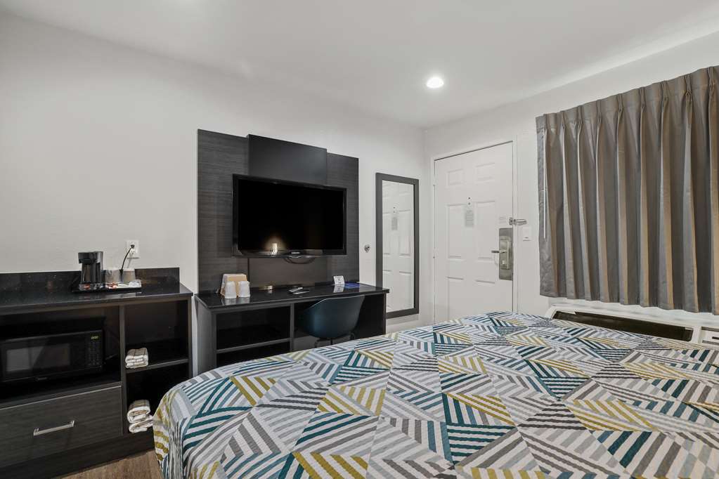 STUDIO 6 SUITES ESCONDIDO, CA-guestroom-Guest Room,On-Site.jpg