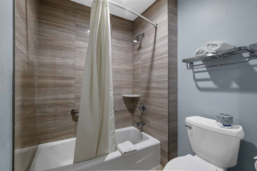STUDIO 6 SUITES ESCONDIDO, CA-guestroom-Guest Room,Bathroom,On-Site.jpg