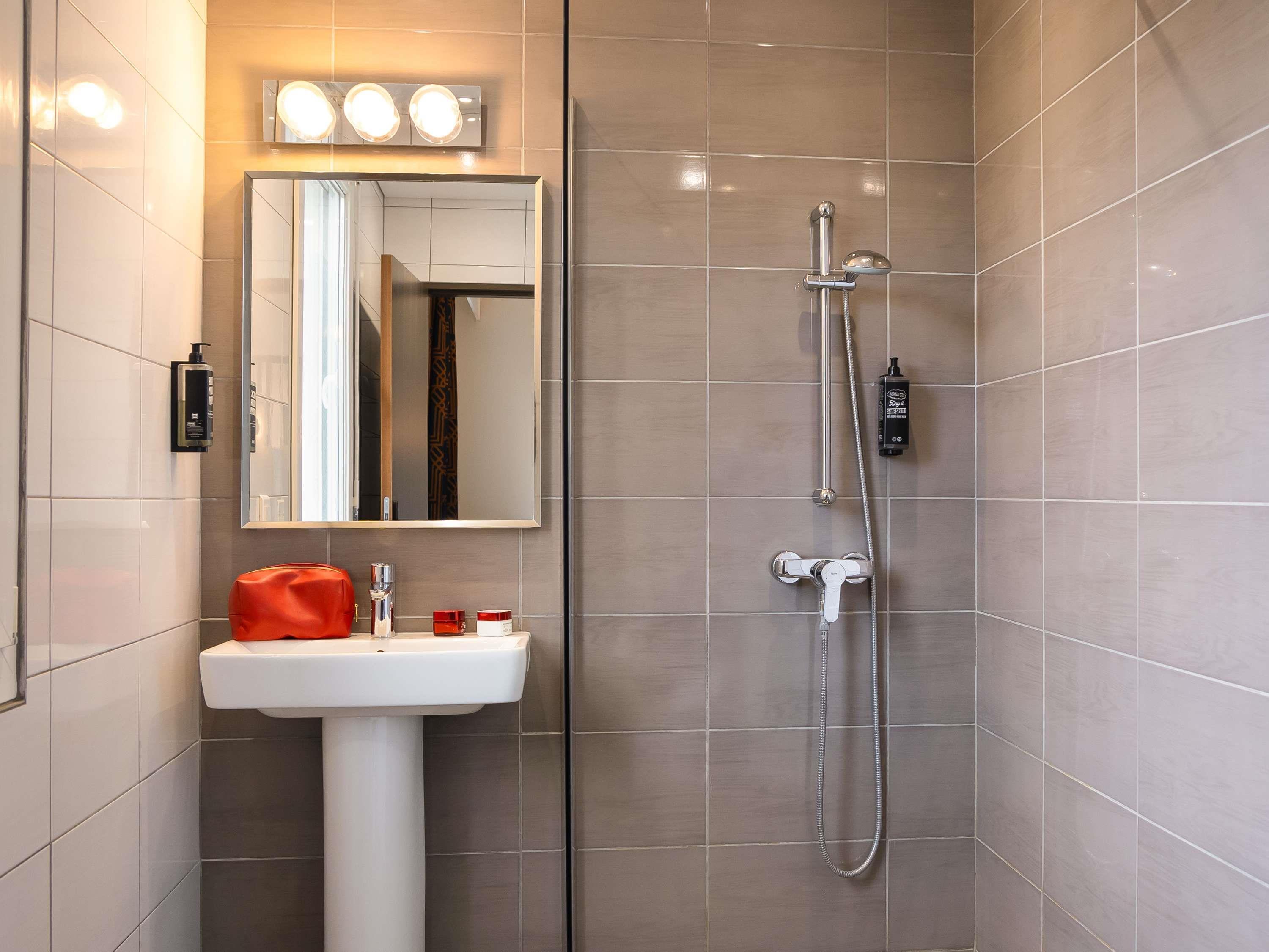 Ibis Styles Saint-Quentin Room Type - Standard room with 2 single beds