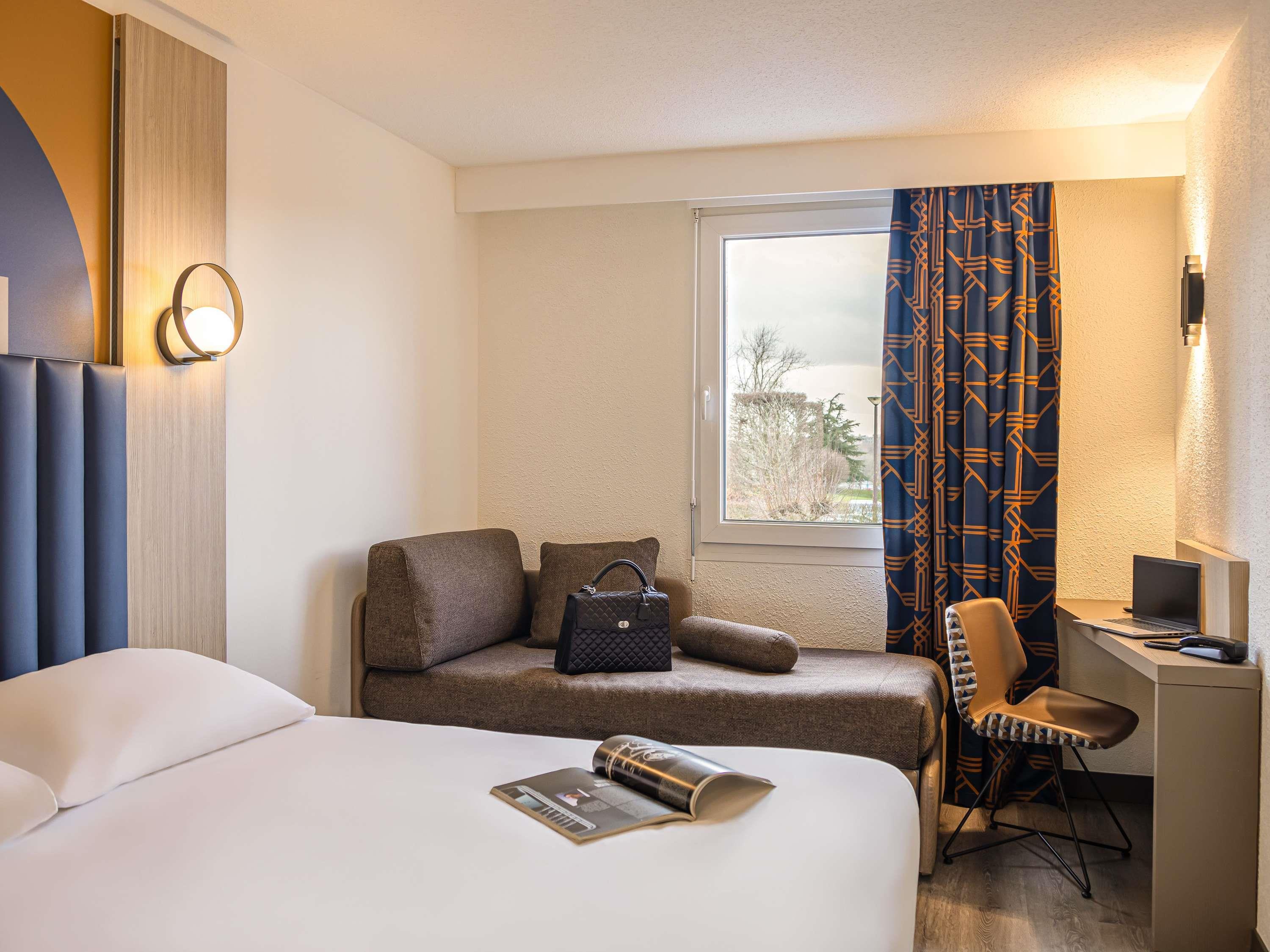 Ibis Styles Saint-Quentin Room Type - Family room with 1 double bed + 1 sofa (can be converted to 2 single beds)