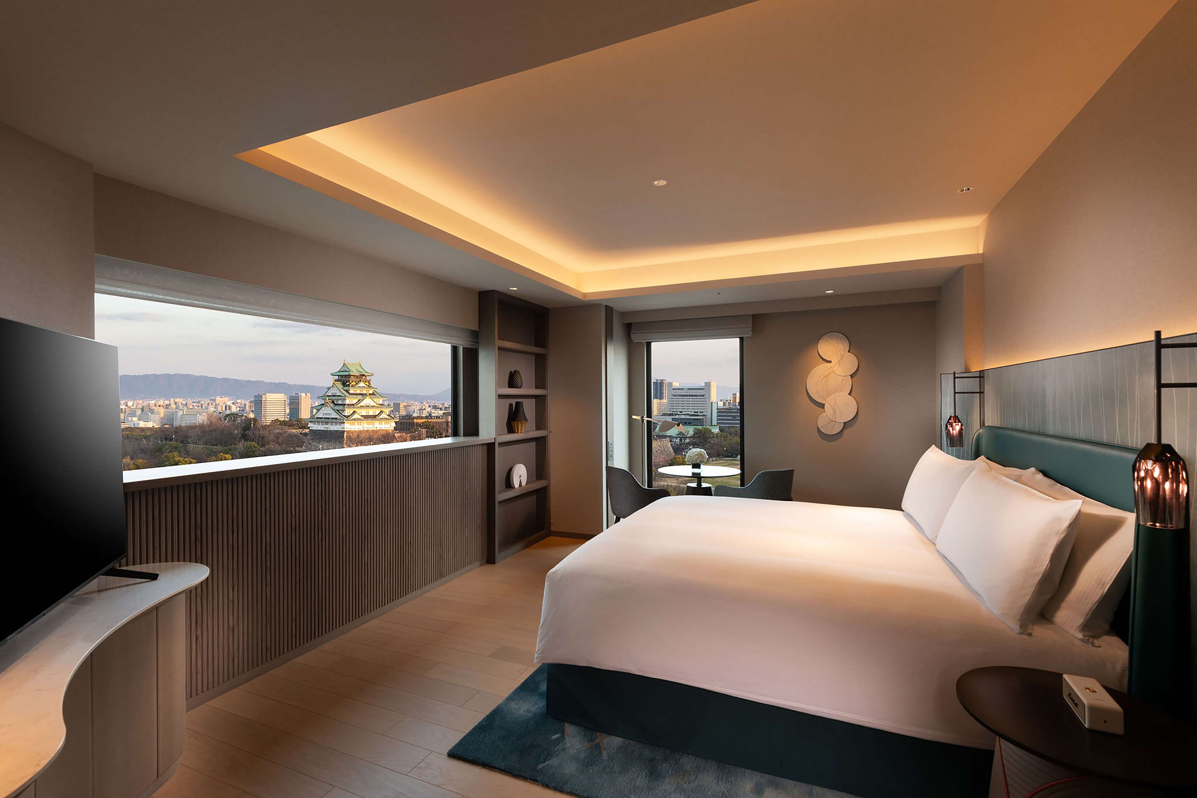 DoubleTree by Hilton Osaka Castle Room Type - KING PREMIUM SUITECASTLEVW