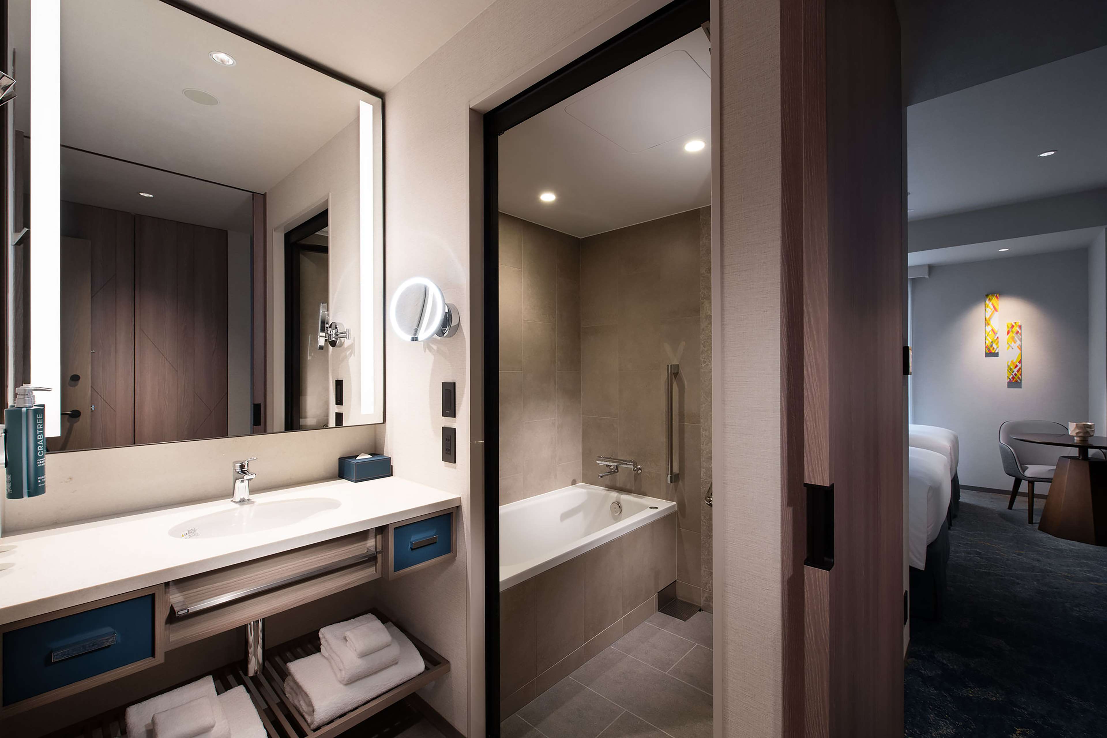 DoubleTree by Hilton Osaka Castle Room Type - TWIN GUEST ROOM CASTLEVIEW