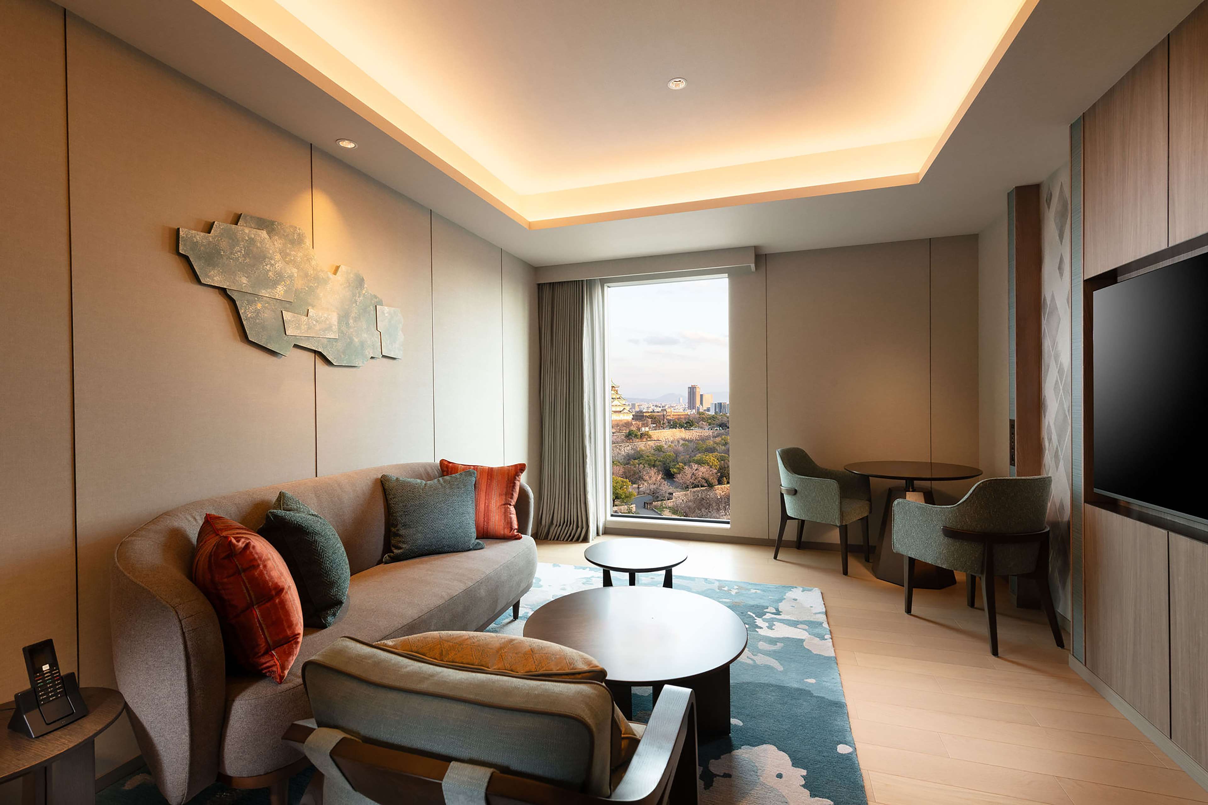 DoubleTree by Hilton Osaka Castle Room Type - KING DELUXE SUITE CASTLEV