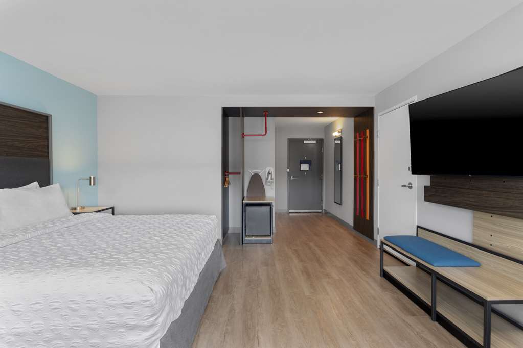 TRU BY HILTON LINCOLN EAST-guestroom-Guest Room,On-Site.jpg