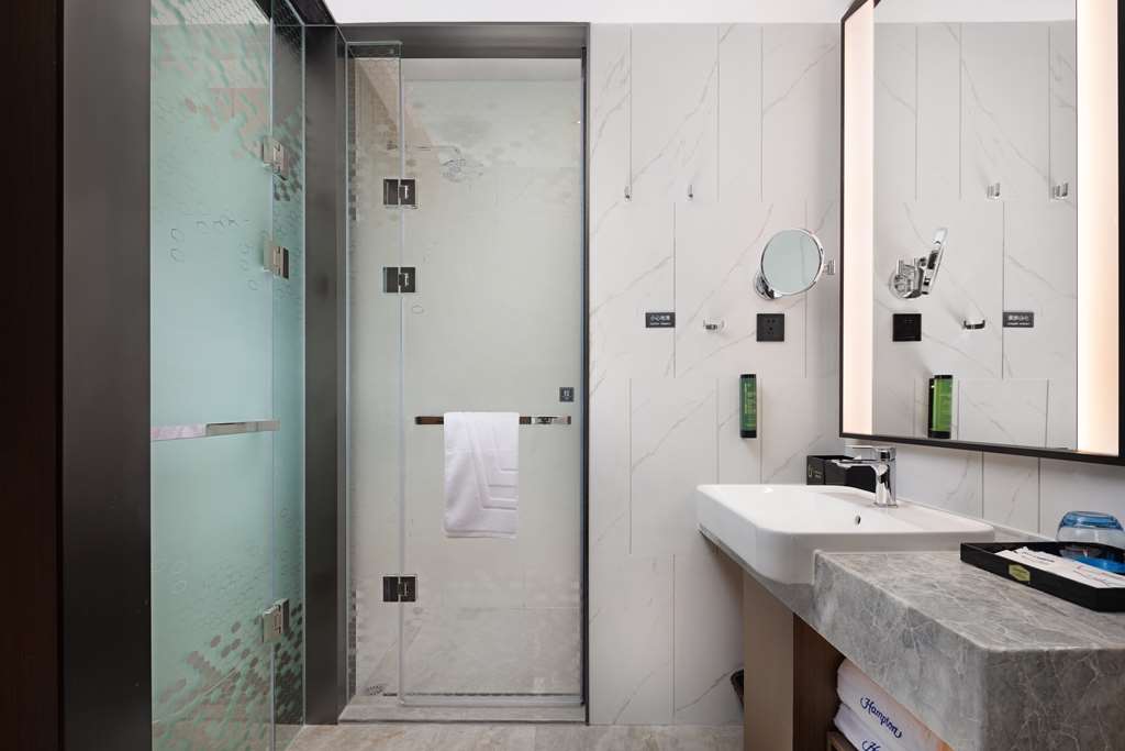 HAMPTON BY HILTON BEIJING CHANGPING-guestroom-Guest Room,Bathroom,On-Site.jpg