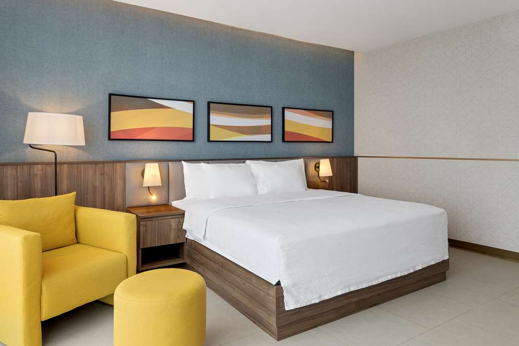 Hilton Garden Inn San Jose Airport City Mall - Tap to explore photos
