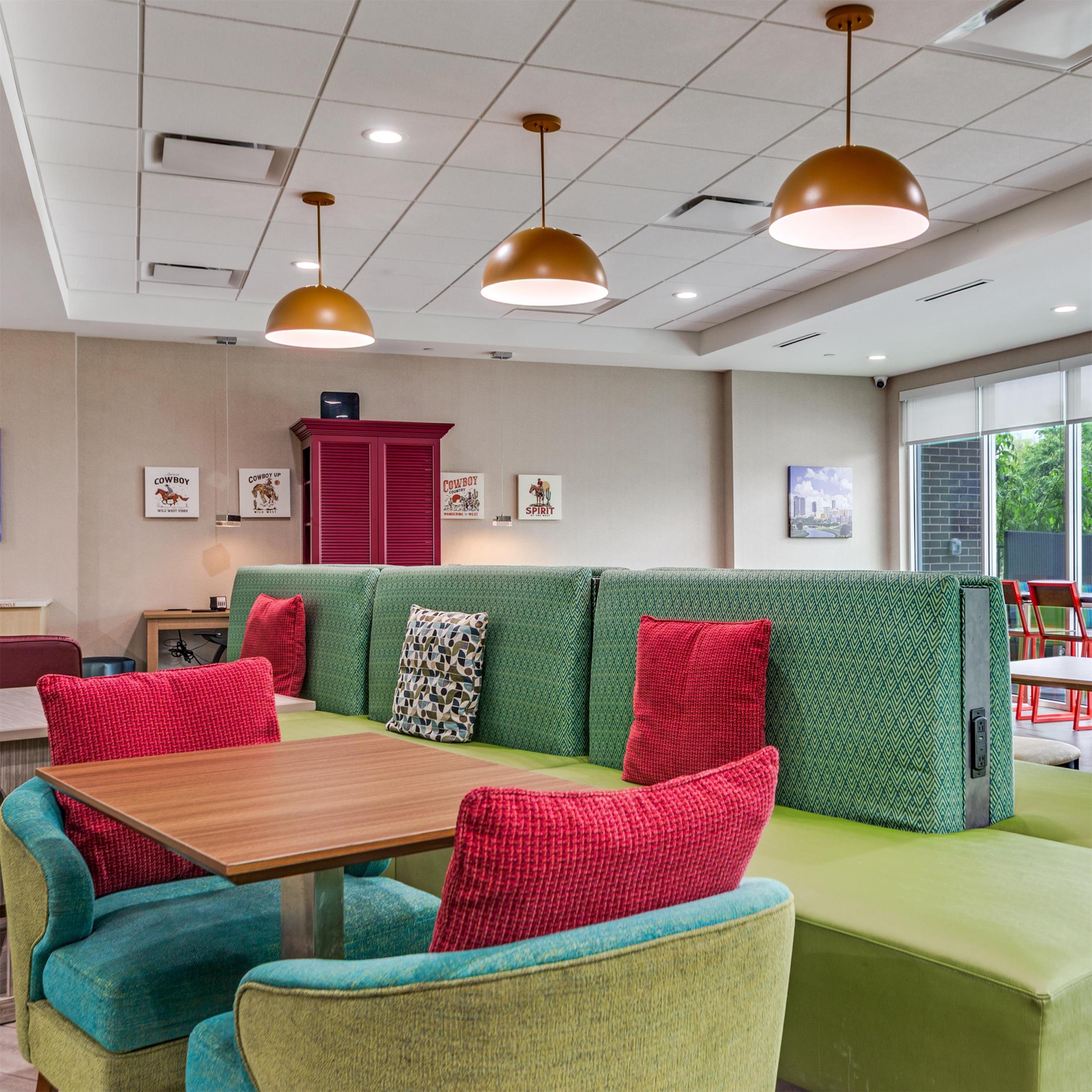 Lobby | Home2 Suites By Hilton Fort Worth Arlington West