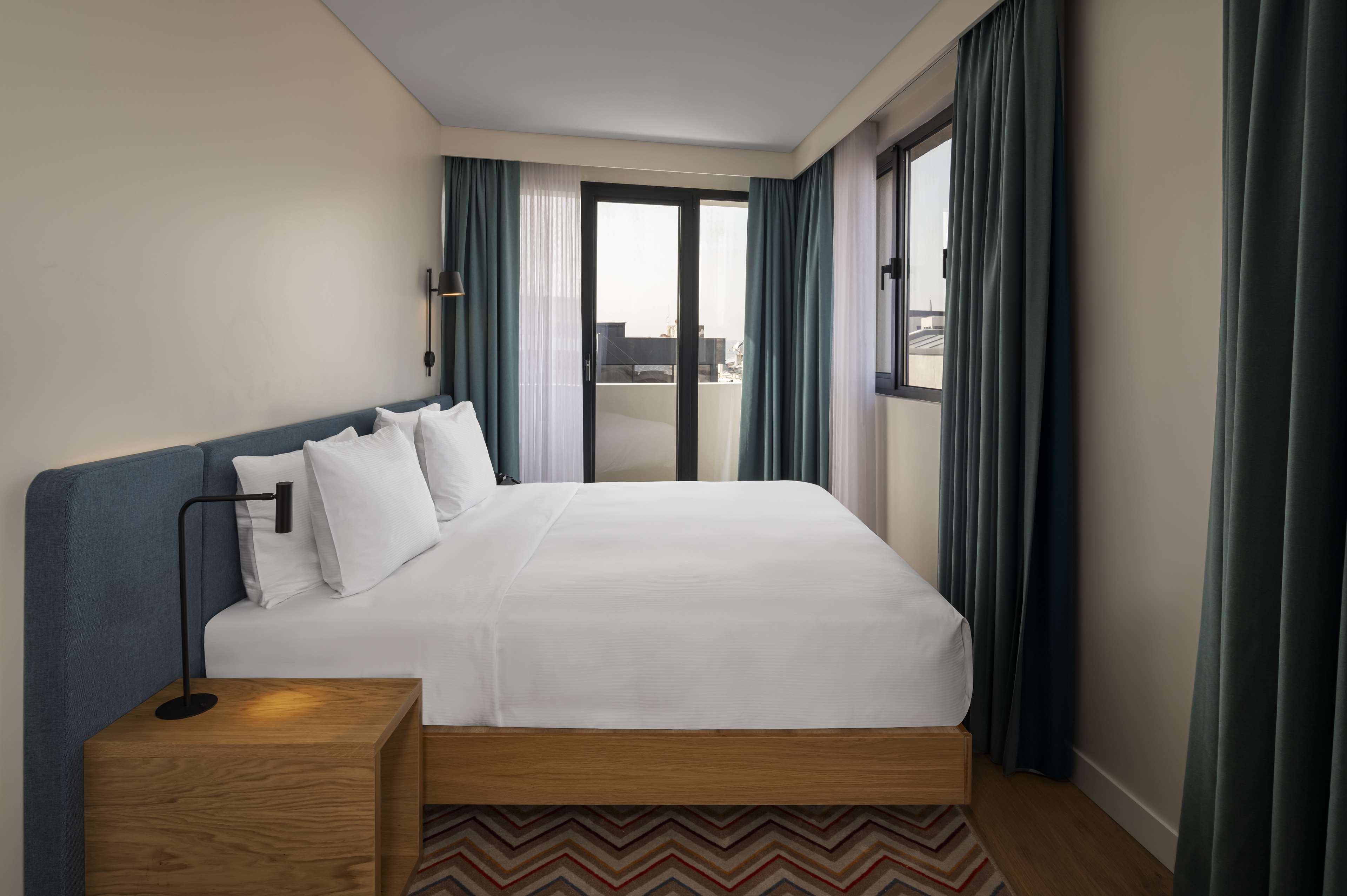 Hampton by Hilton Istanbul Sirkeci Room Type - Queen Room with Sofa Bed - Non-Smoking Hampton by Hilton Istanbul Sirkeci Room Type - Queen Room with Sofa Bed - Non-Smoking