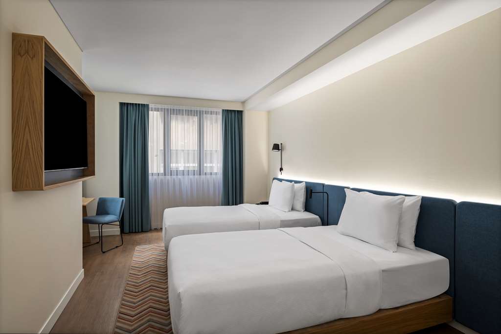 Hampton by Hilton Istanbul Sirkeci Room Type - TWIN ROOM W SOFA BED SM