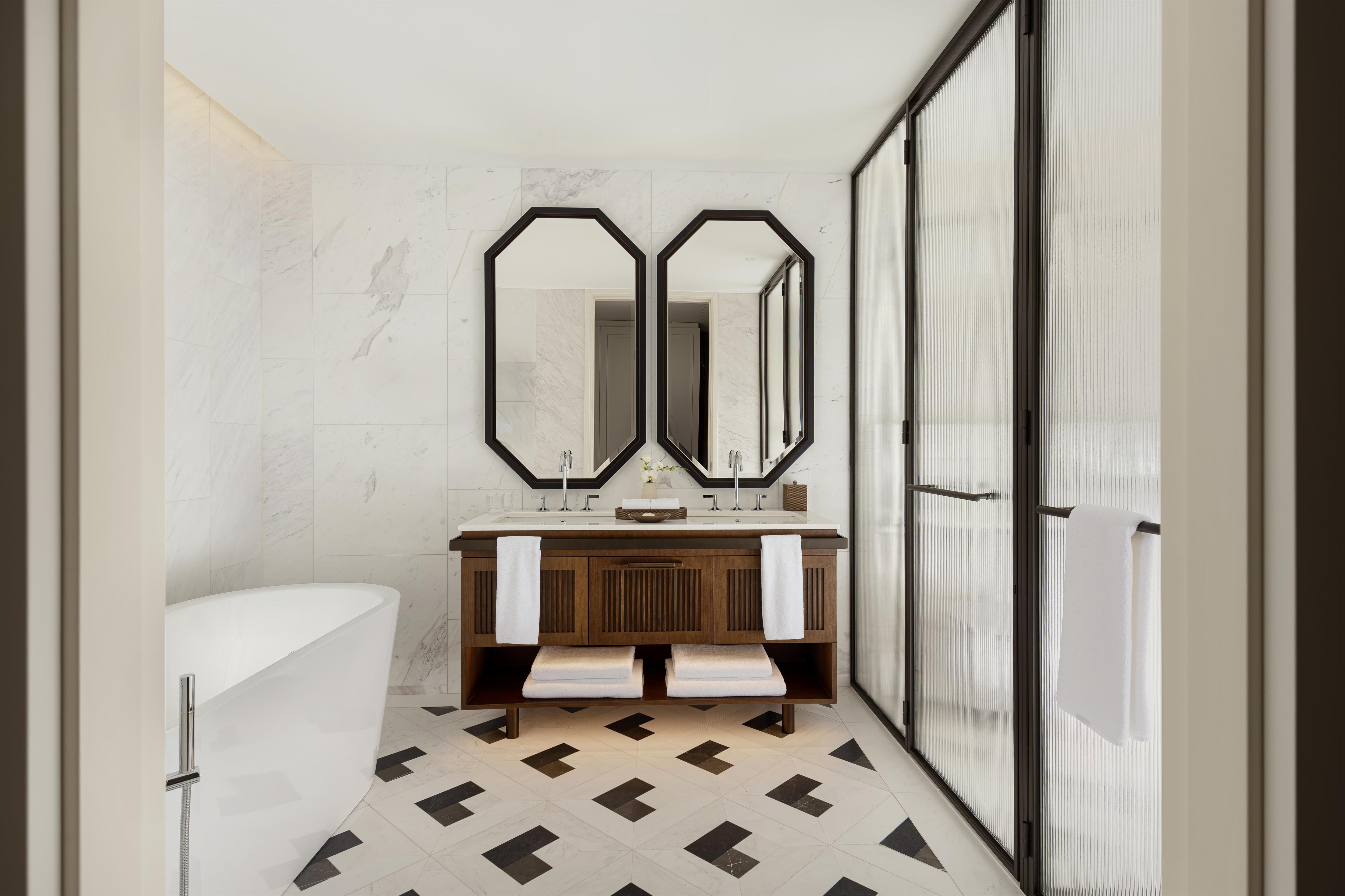 Waldorf Astoria Minsk Room Type - TWO QN BD DLX RM-BALC-VIEW