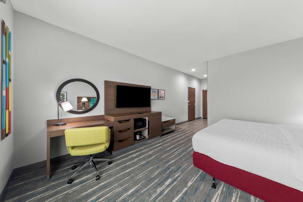 HAMPTON INN AND SUITES SHERMAN-guestroom-Guest Room,On-Site.jpg