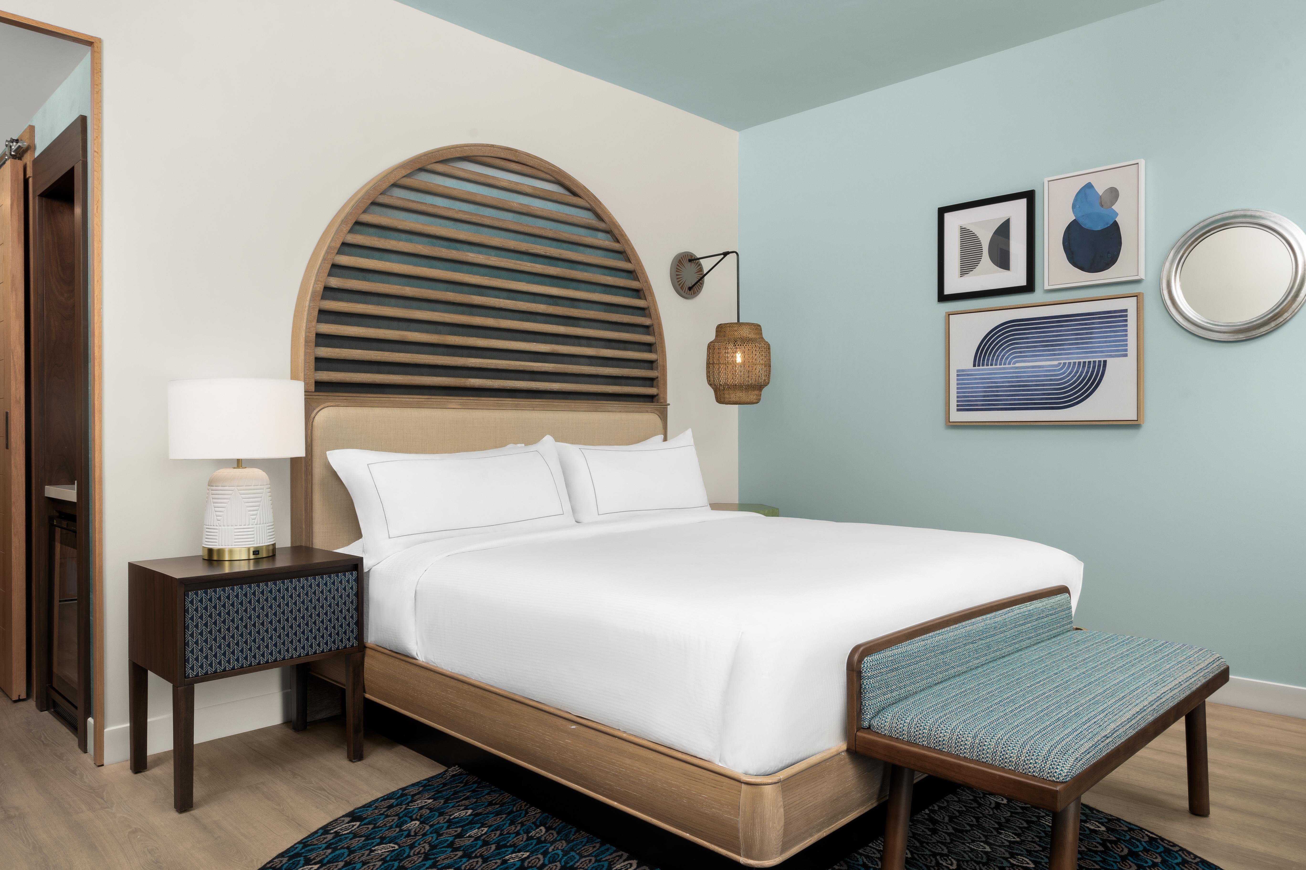 The Hiatus Clearwater Beach, Curio Collection by Hilton Room Type - 1 KING OCEAN VIEW W  BALC