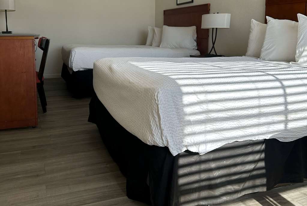 TRAVELODGE BY WYNDHAM PARKER-guestroom-Guest Room,On-Site.jpg