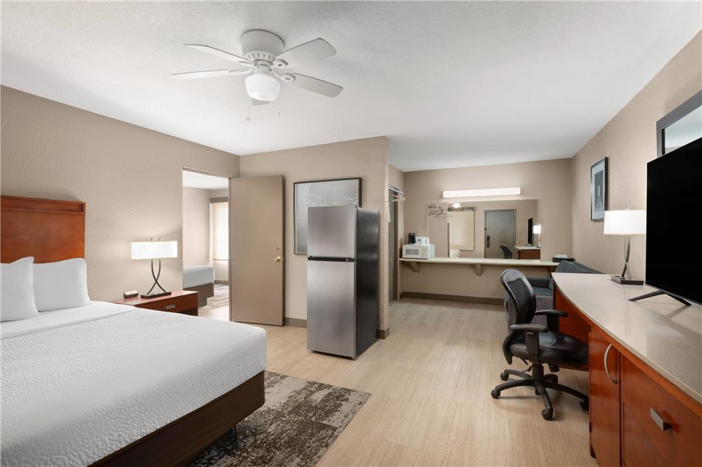 TRAVELODGE BY WYNDHAM PARKER-guestroom-Guest Room,Suite,On-Site.jpg