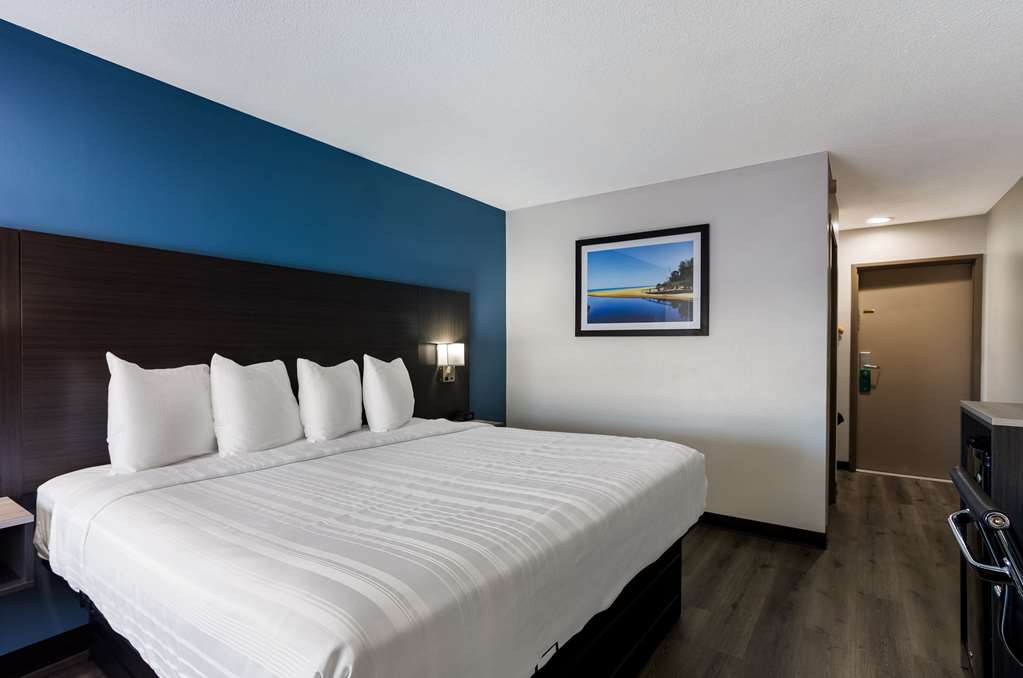 QUALITY INN SOUTH BEND NEAR NOTRE D-guestroom-Guest Room,On-Site.jpg