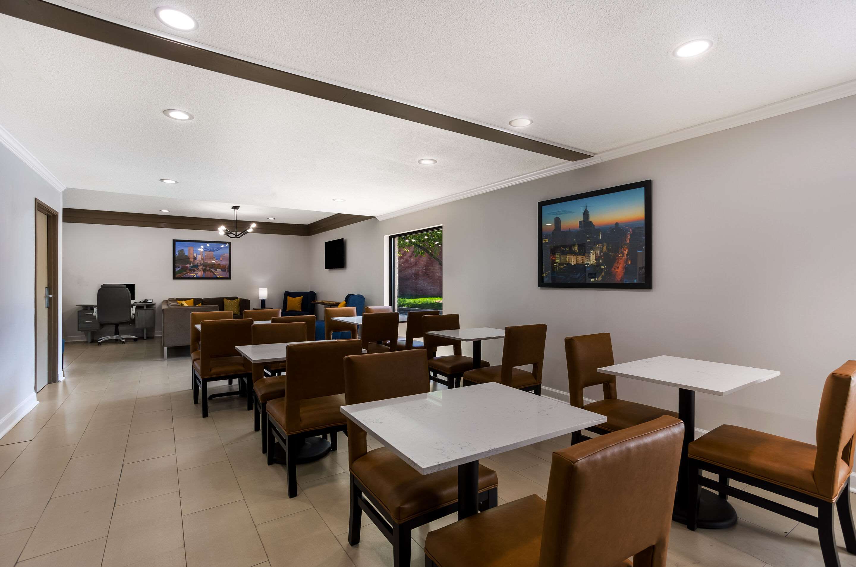 Breakfast area | Quality Inn South Bend Near Notre Dame
