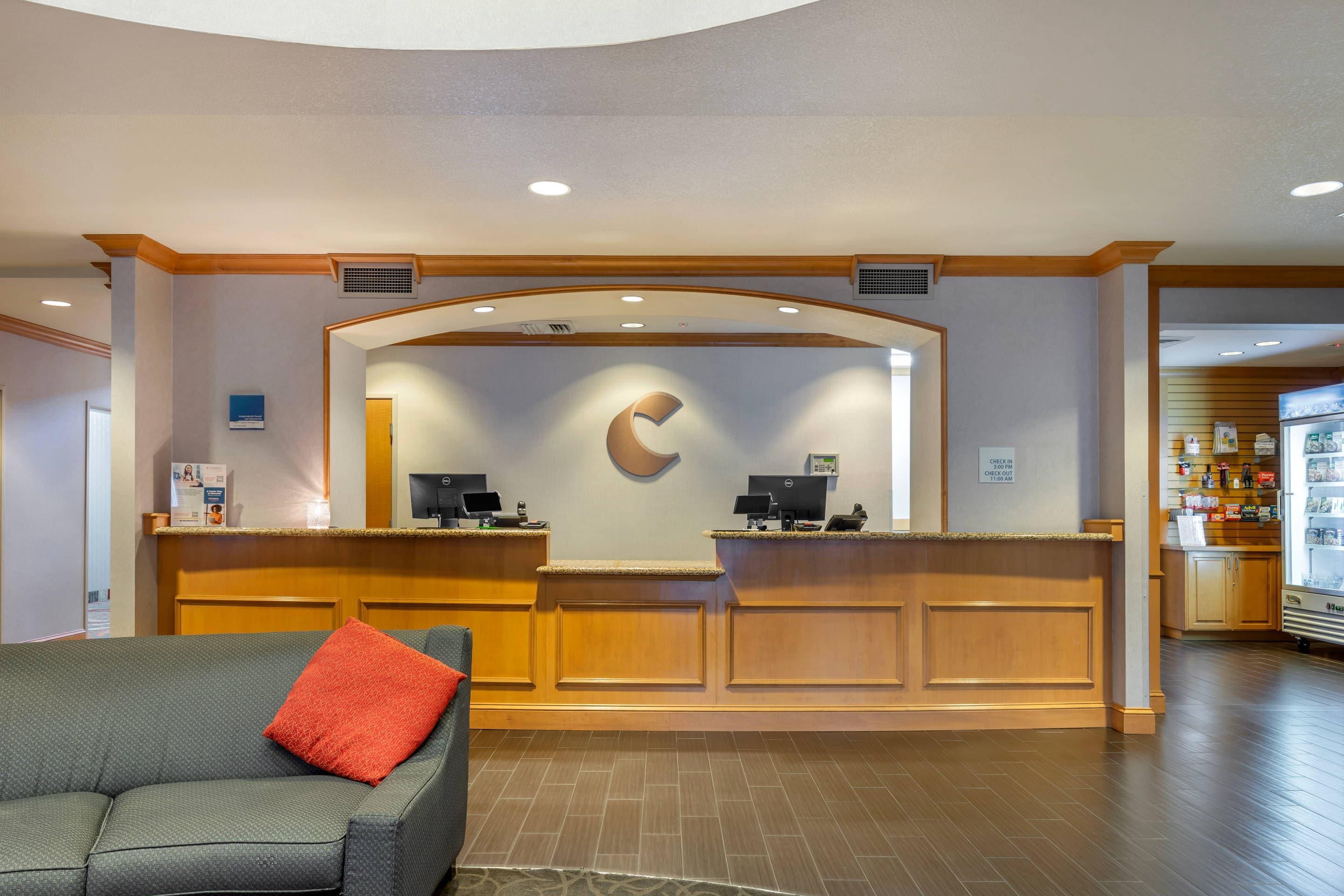 Front desk | Comfort Suites Boise West Meridian