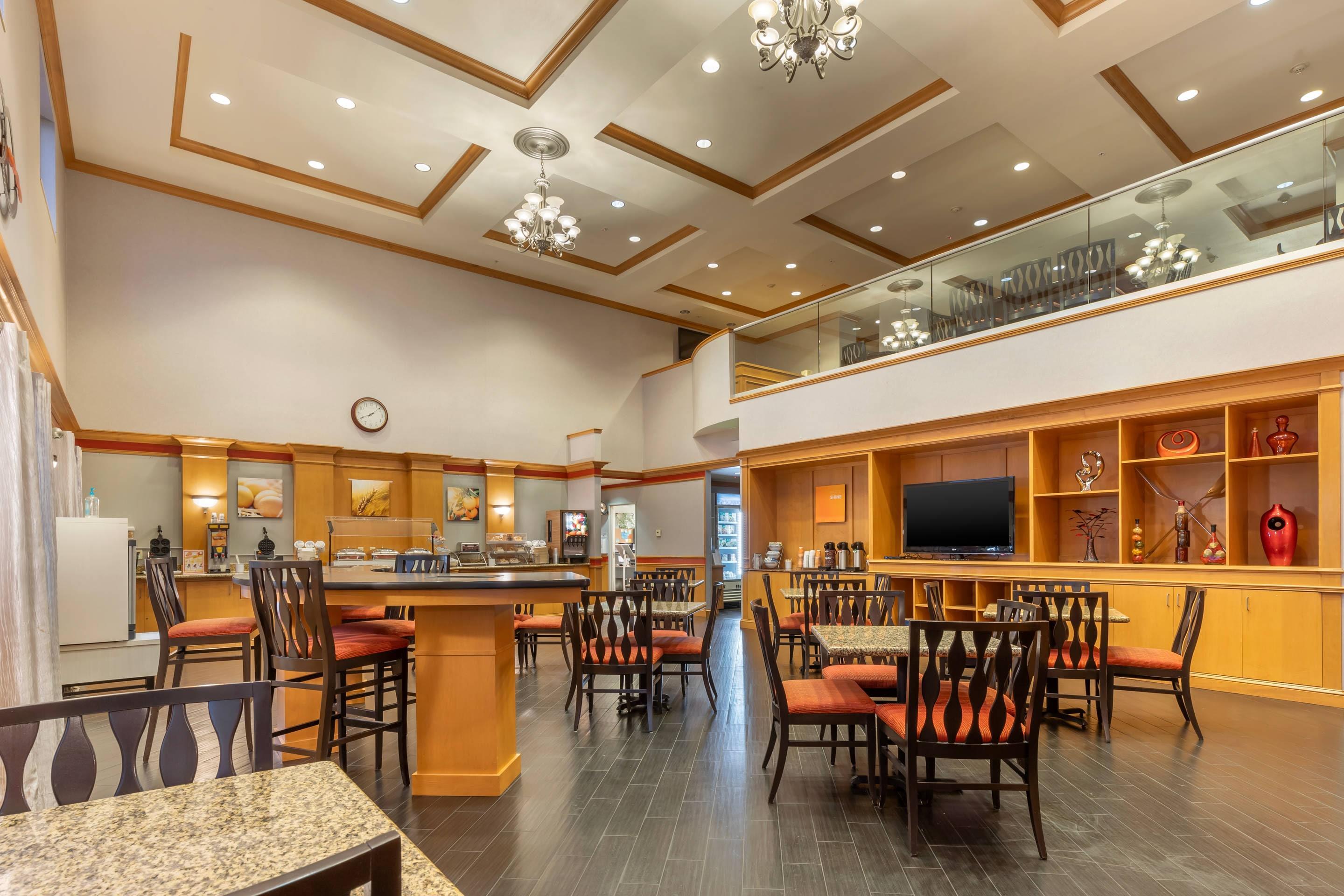 Breakfast area | Comfort Suites Boise West Meridian