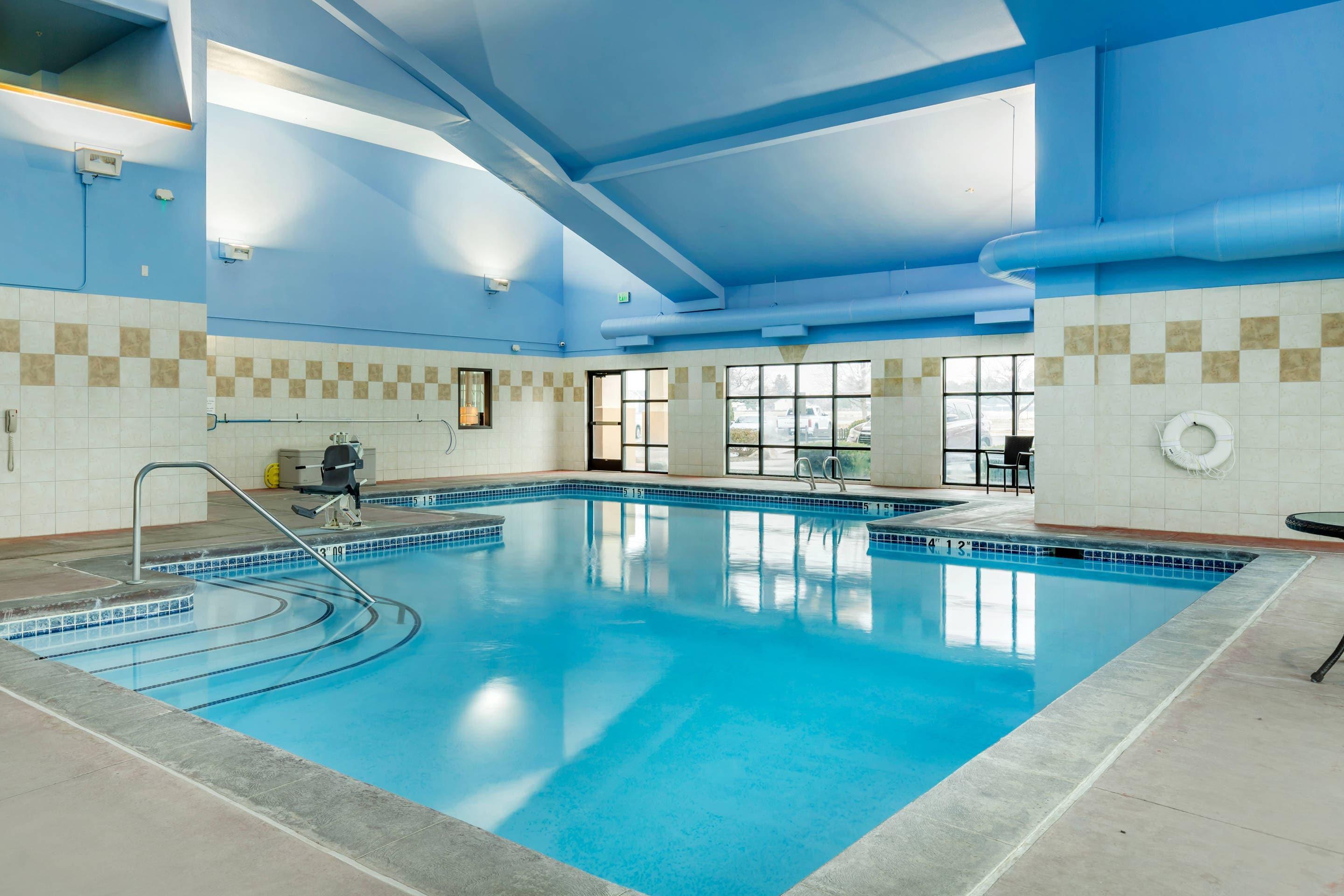 Indoor pool | Comfort Suites Boise West Meridian