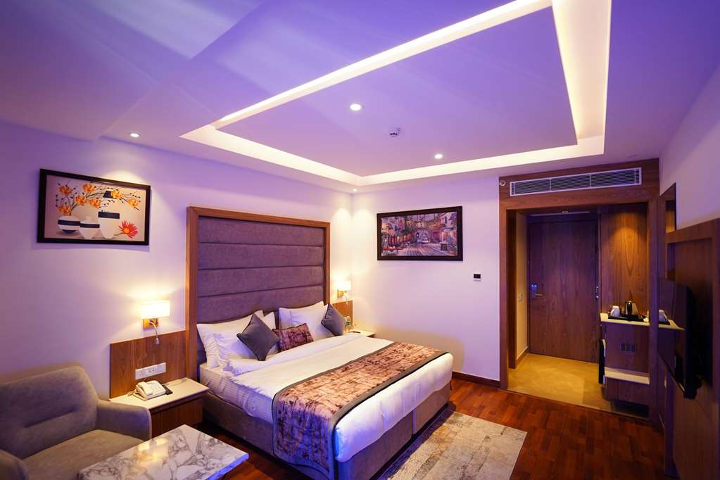 QUALITY INN ELITE-guestroom-Guest Room,On-Site.jpg