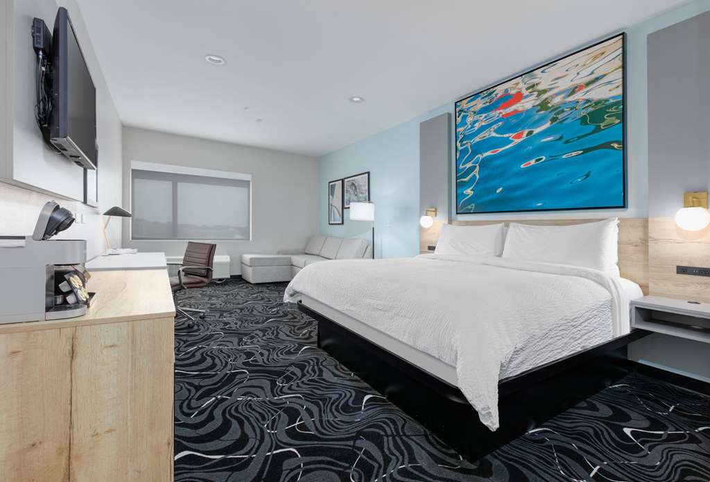 THE ELM, A RAMADA BY WYNDHAM-guestroom-Guest Room,Suite,On-Site.jpg