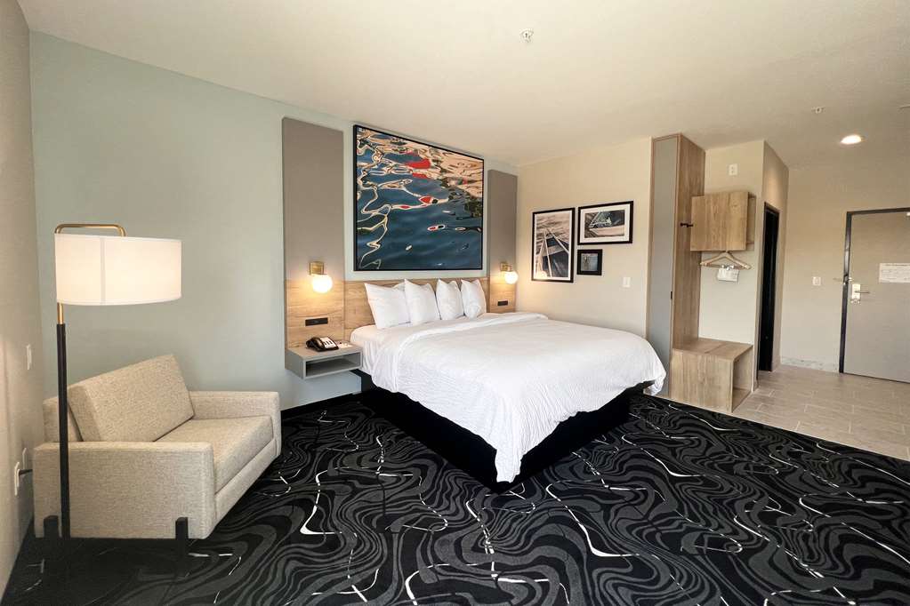 THE ELM, A RAMADA BY WYNDHAM-guestroom-Guest Room,On-Site.jpg