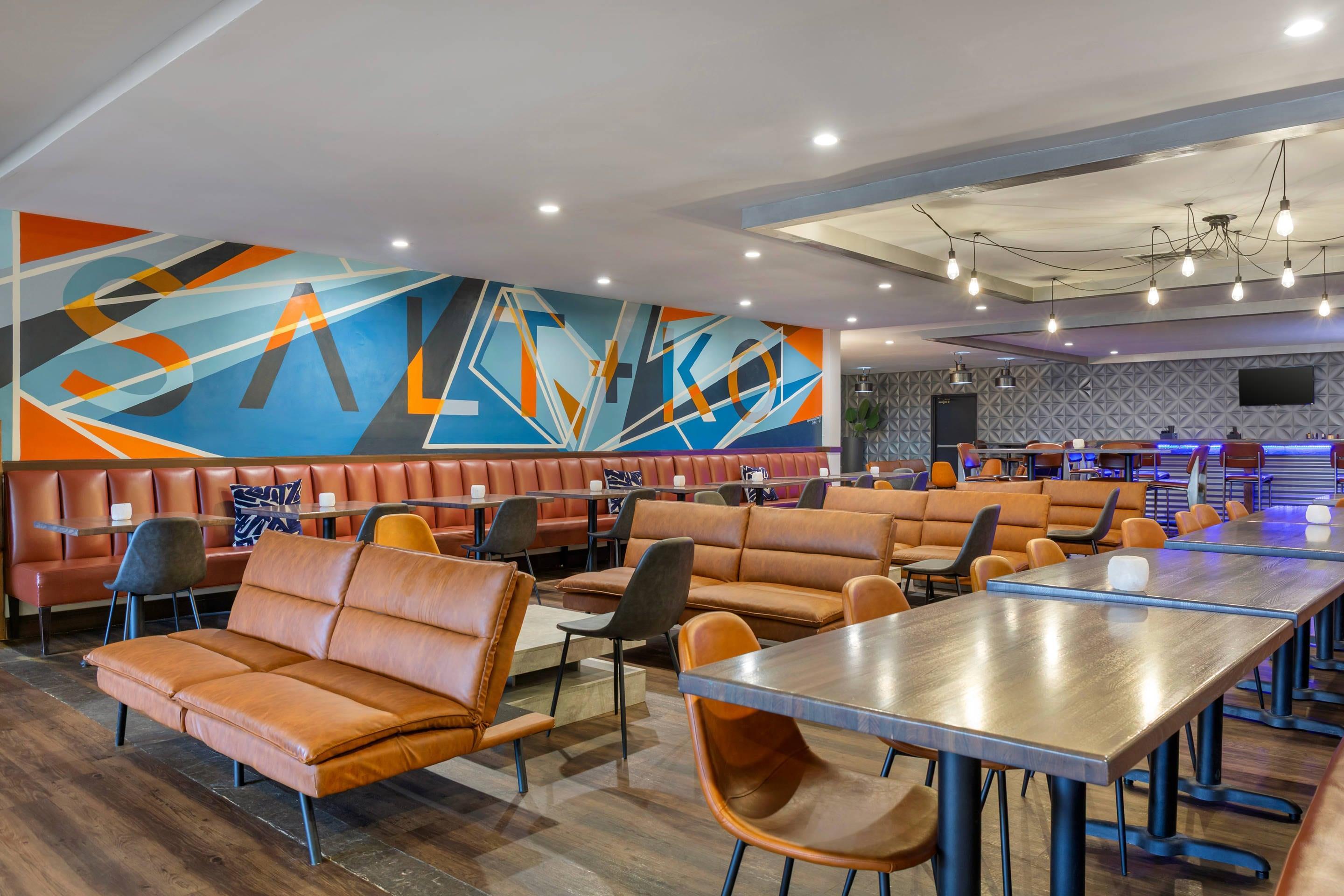 On-site restaurant | Radisson Hotel Southfield-Detroit