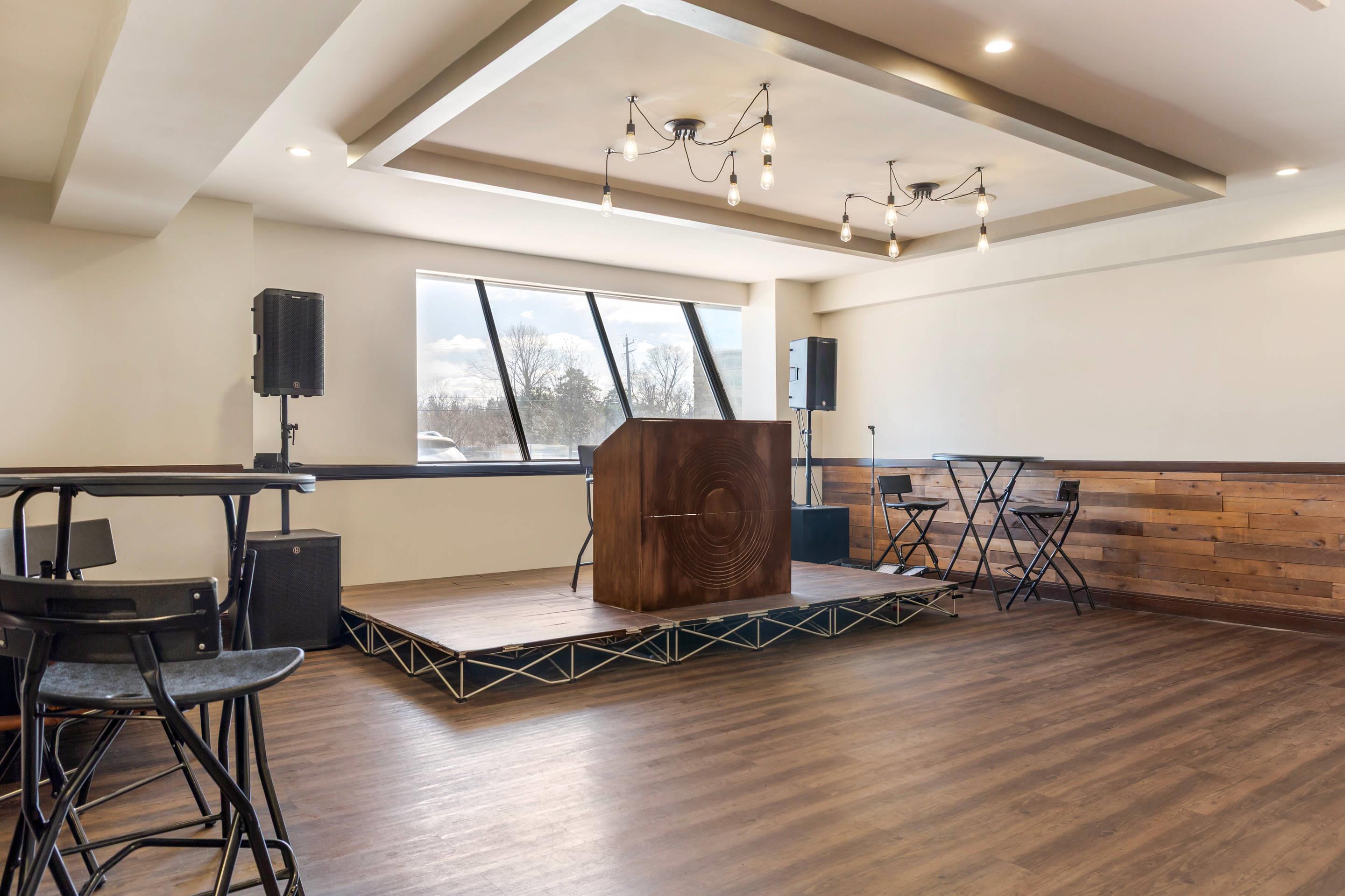 On-site restaurant | Radisson Hotel Southfield-Detroit