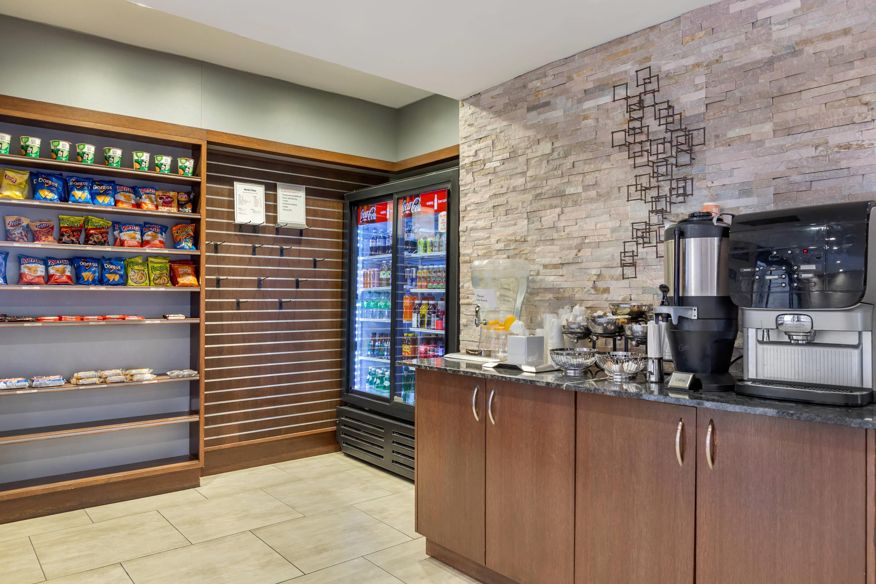 Hotel vending area | Radisson Hotel Southfield-Detroit