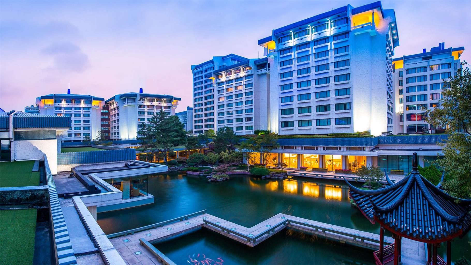 Dragon Hotel
