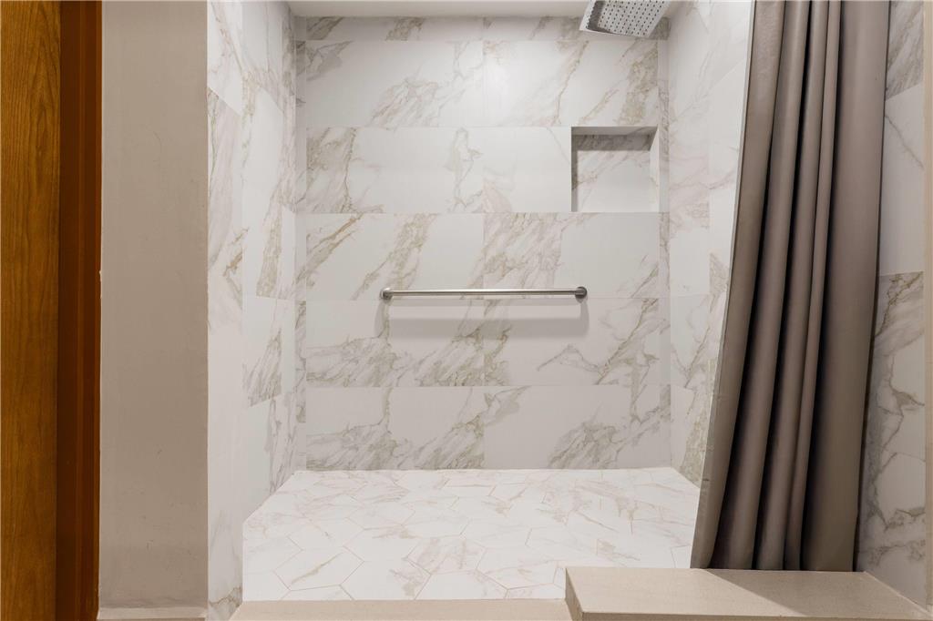 WYNDHAM GARDEN MAZATLAN-guestroom-Guest Room,Bathroom,Shower,Accessibility,On-Site.jpg