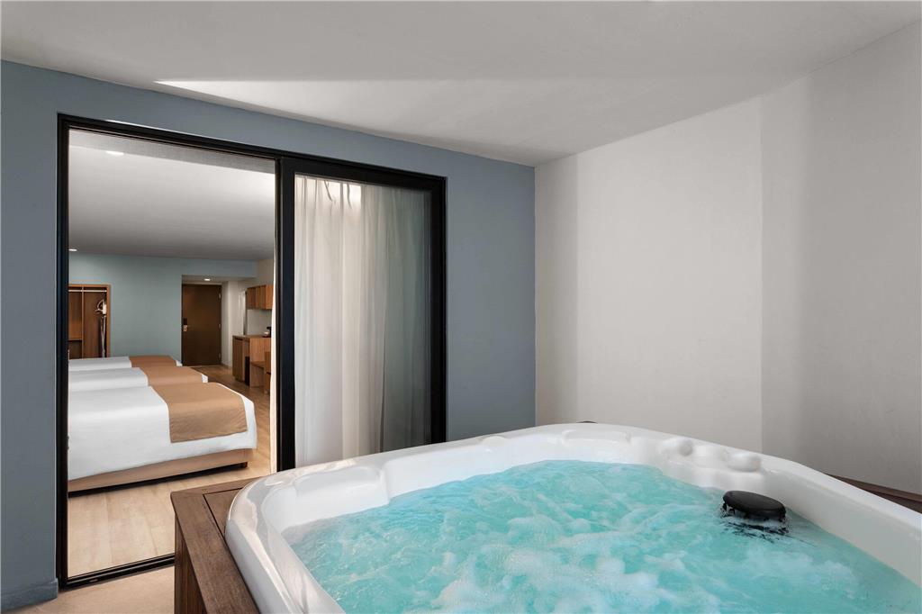 WYNDHAM GARDEN MAZATLAN-guestroom-Guest Room,On-Site.jpg