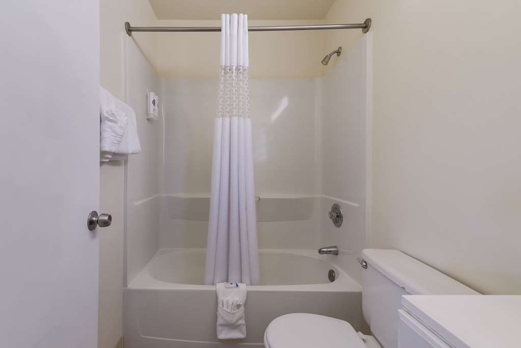 RODEWAY INN LIVERMORE-guestroom-Guest Room,Bathroom,On-Site.jpg