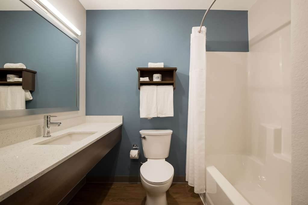 WOODSPRING SUITES MORENO VALLEY-guestroom-Guest Room,Bathroom,On-Site.jpg