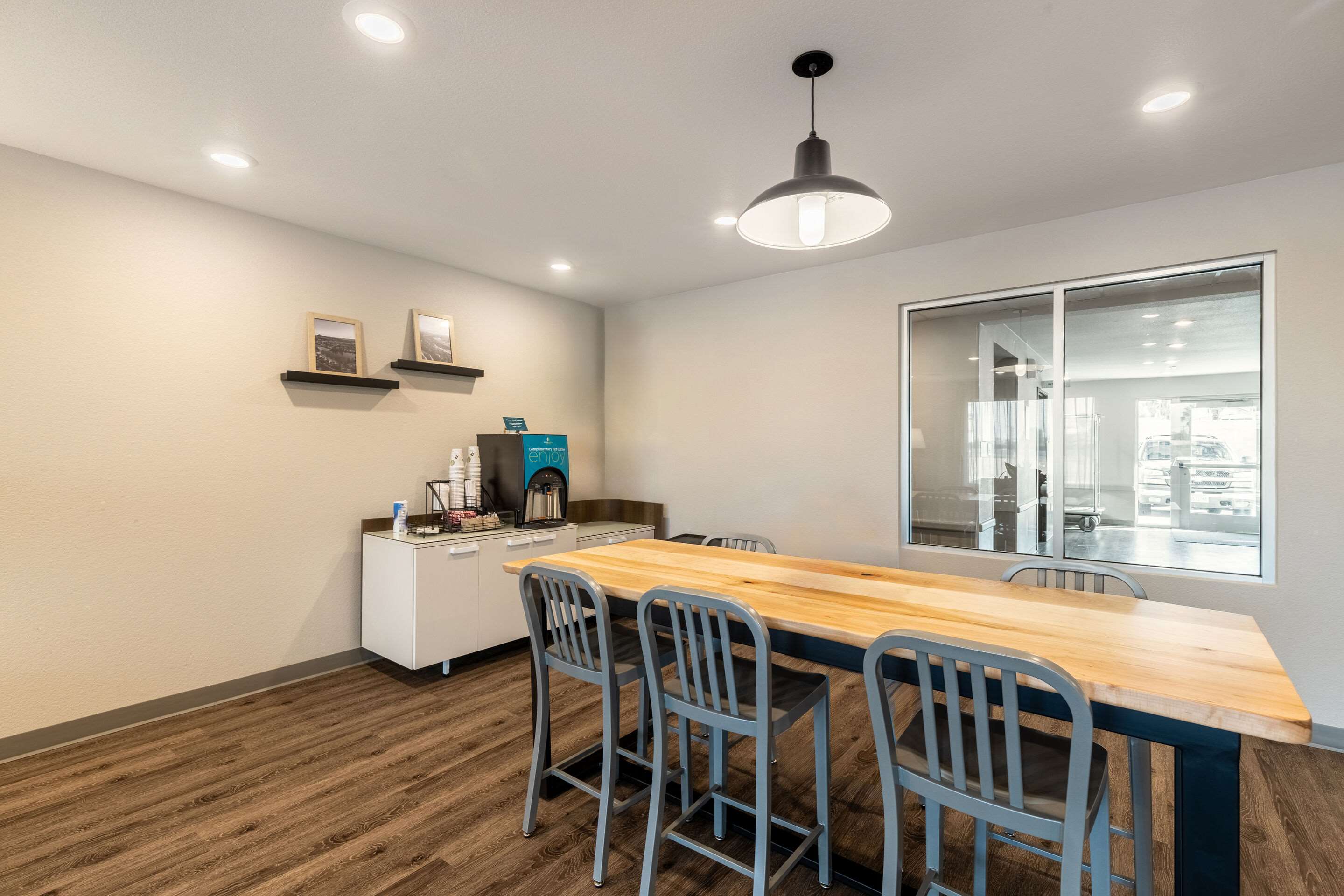 Hotel lobby | WoodSpring Suites Moreno Valley