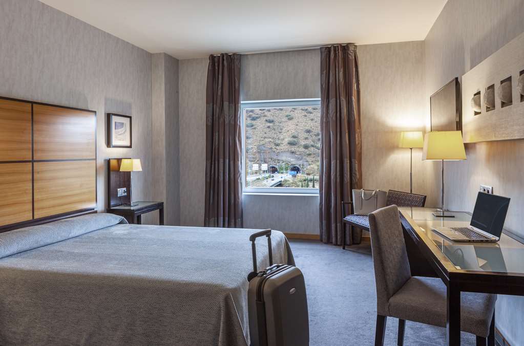 MACIA REAL DE LA ALHAMBRA-guestroom-Guest Room,On-Site.jpg