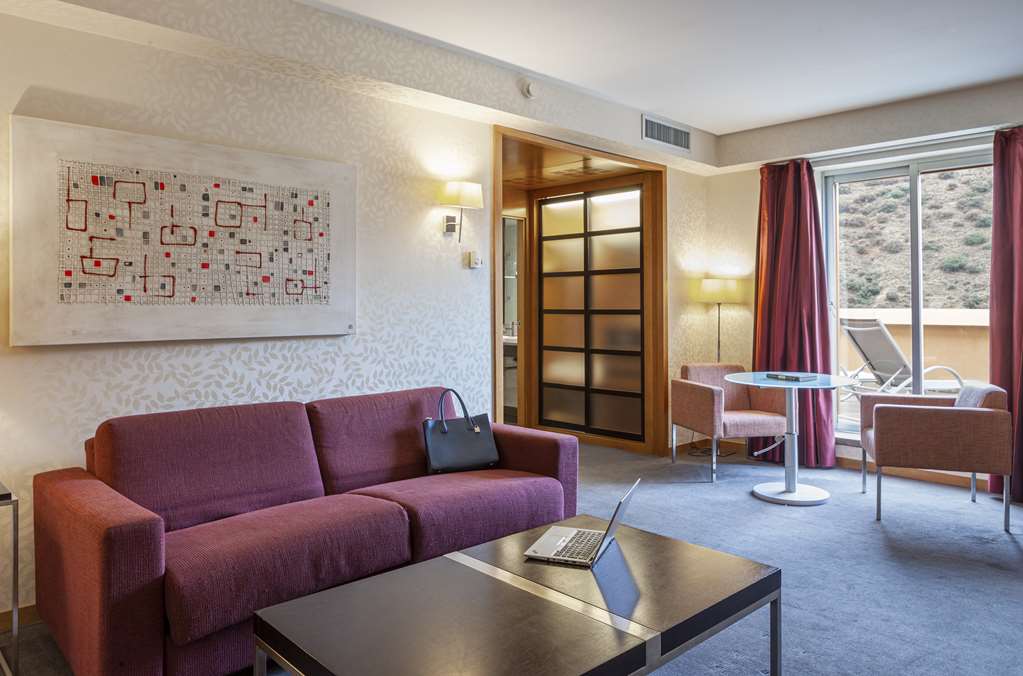 MACIA REAL DE LA ALHAMBRA-guestroom-Guest Room,Suite,On-Site.jpg