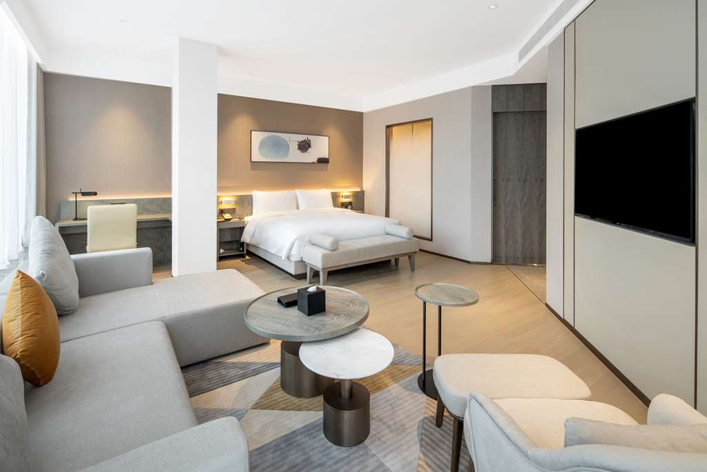 HYATT PLACE LINYI PEOPLE SQUARE-guestroom-Guest Room,On-Site.jpg