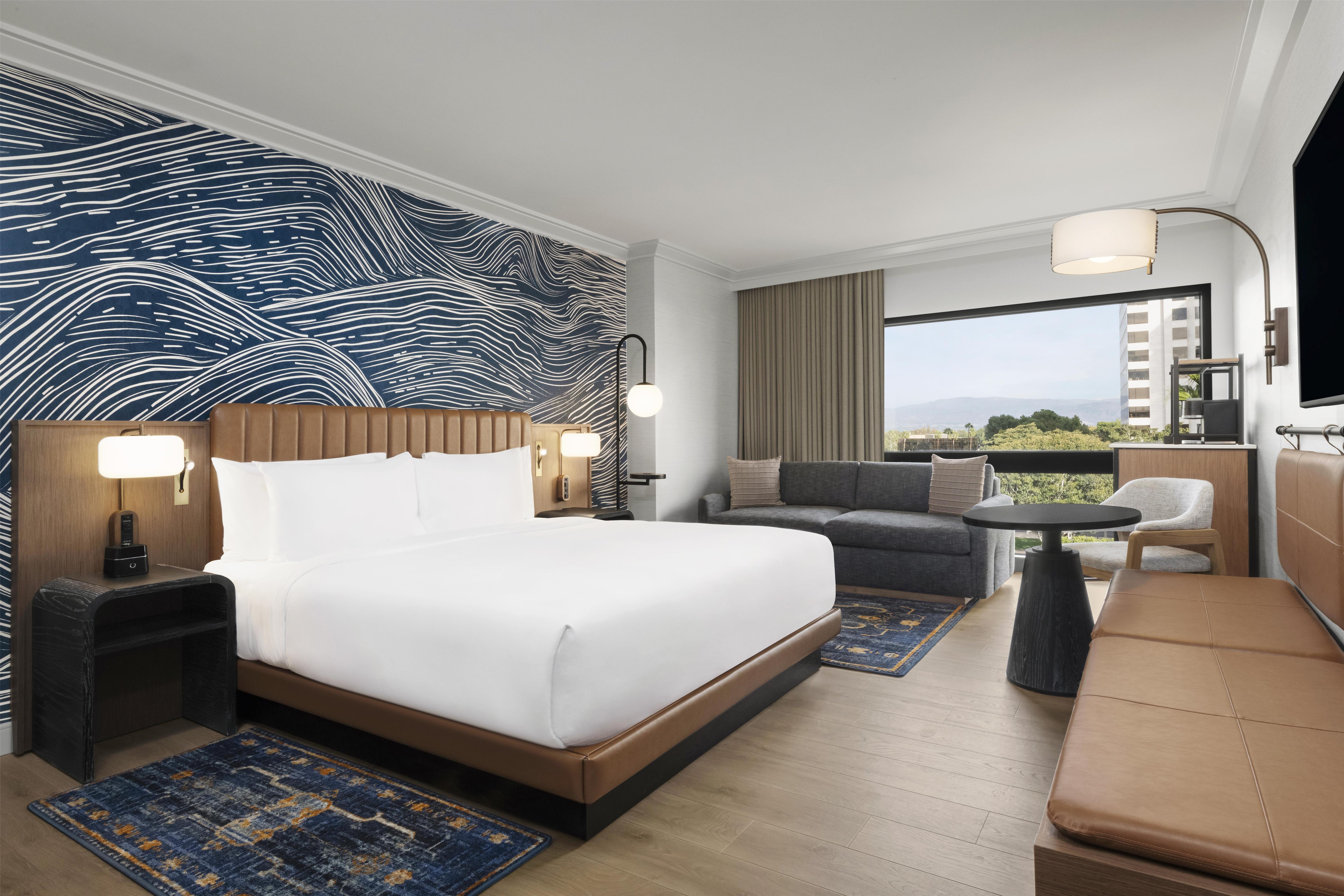 Hyatt Regency Irvine Room Type - King Room with Sofa Bed and Pool View Hyatt Regency Irvine Room Type - King Room with Sofa Bed and Pool View
