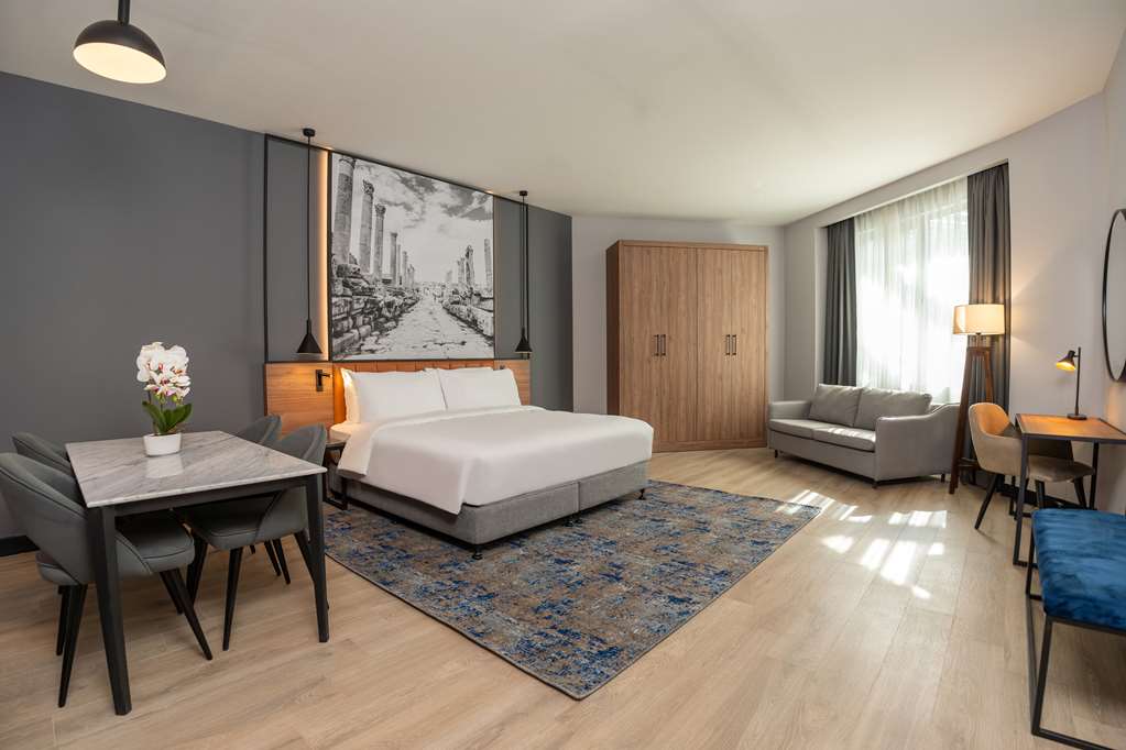 RADISSON BLU HOTEL AMMAN GALLERIA M-guestroom-Guest Room,Suite,On-Site.jpg