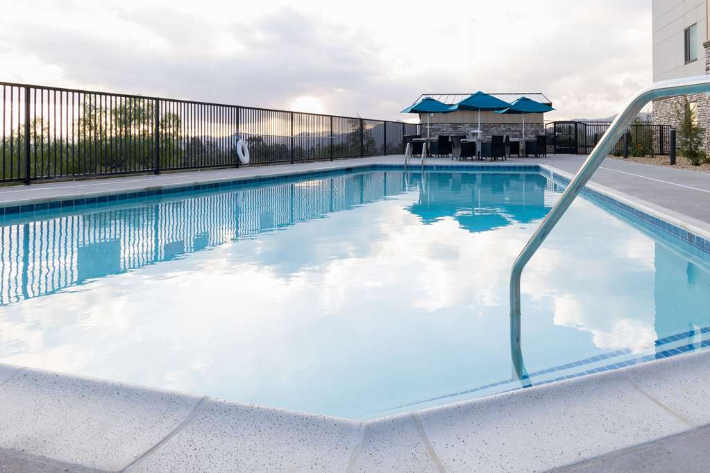 Hampton Inn & Suites by Hilton Porter Ranch Los Angeles - Tap to explore photos