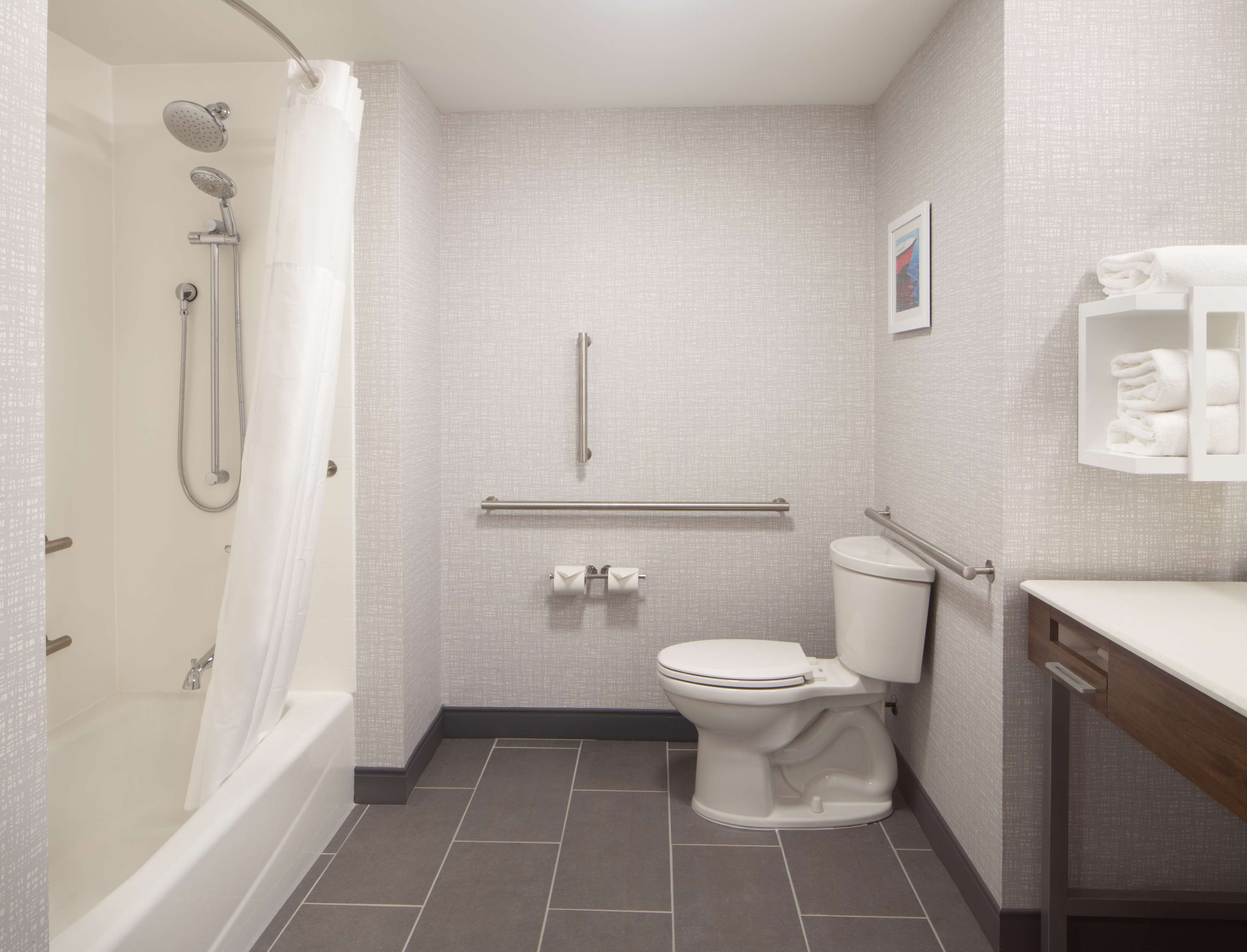 Hampton Inn Ogallala Room Type - 2QN ACCESSIBLE TUB
