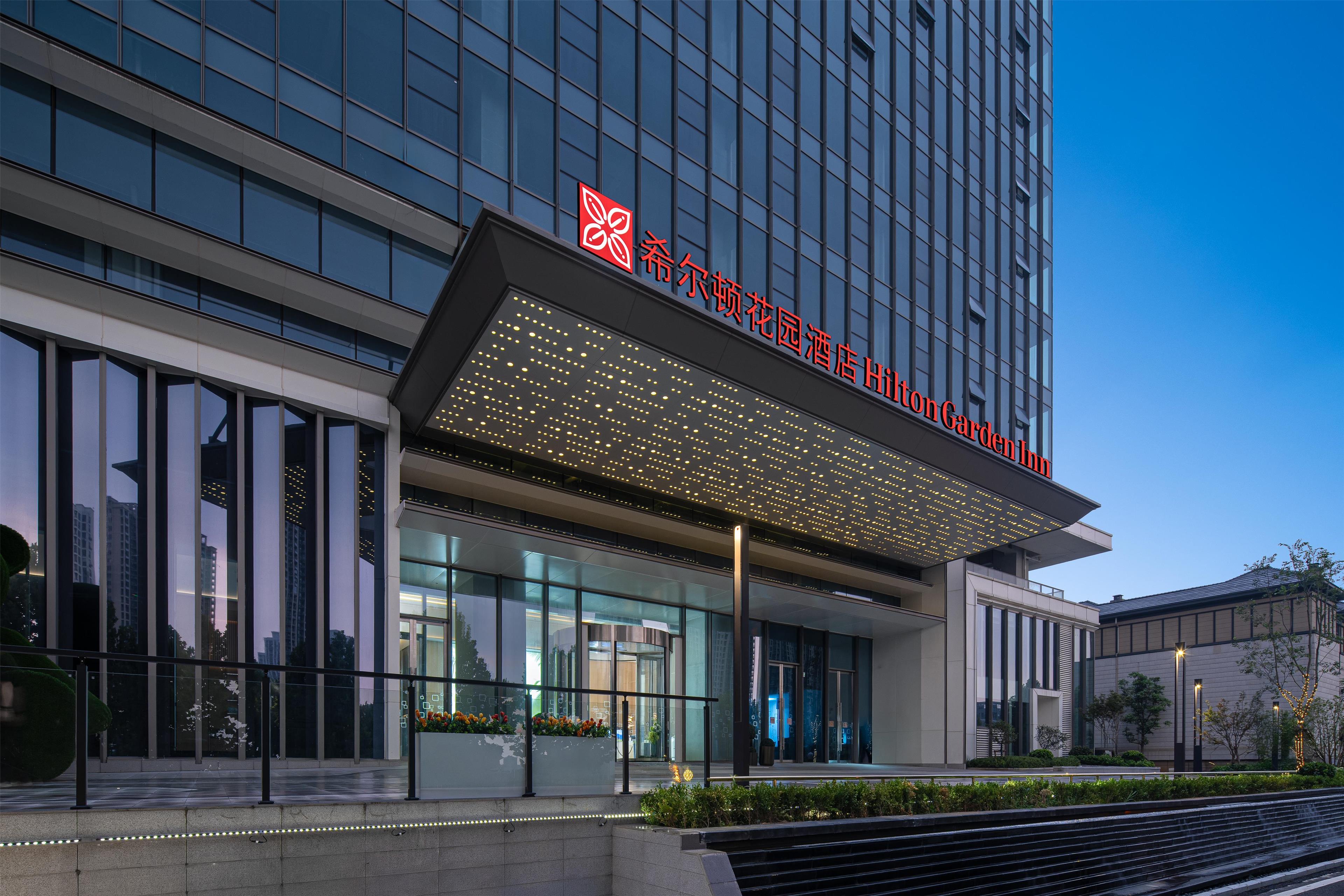 Hilton Garden Inn Wuhan Optics Valley - Tap to explore photos