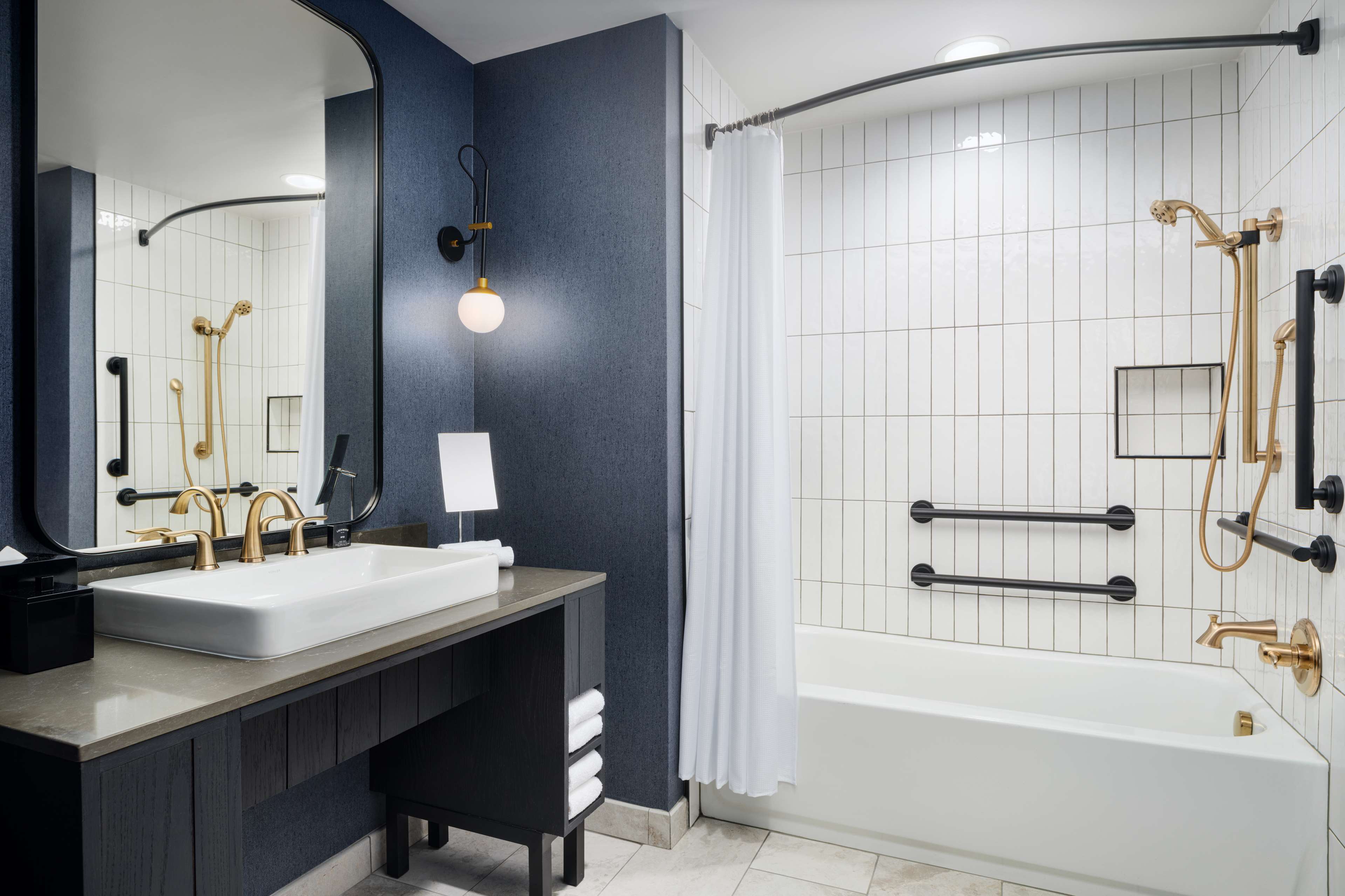 The Hoffmann Hotel Basalt Aspen, Tapestry Collection Hilton Room Type - 1 KG MTN VIEW MOB ACC TUB