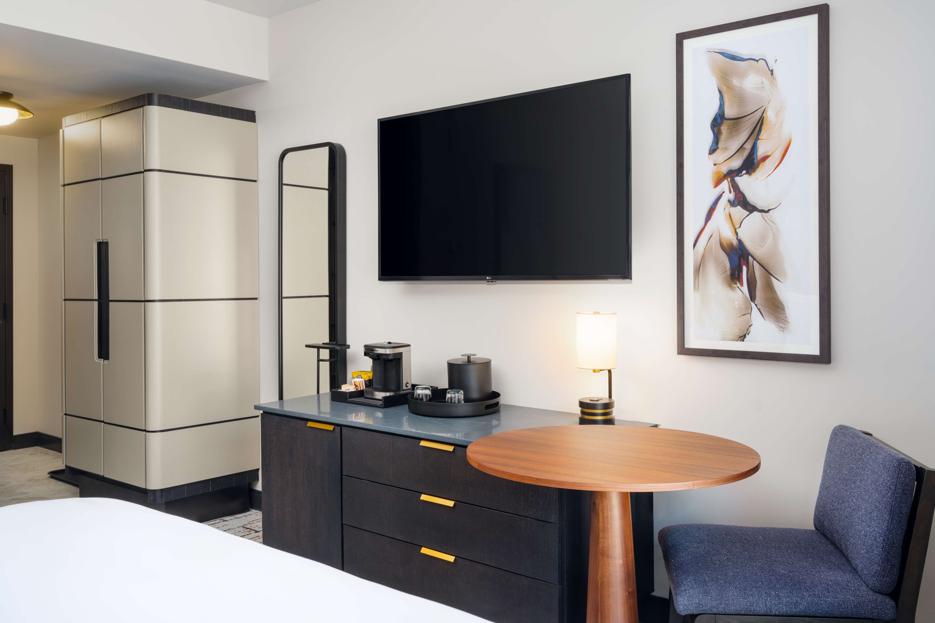 The Hoffmann Hotel Basalt Aspen, Tapestry Collection Hilton Room Type - 1 KING MTN VW HEARING ACC