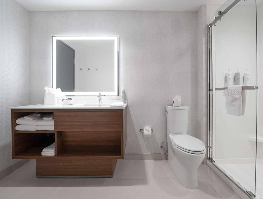 HOME2 SUITES BY HILTON EGLIN AFB-guestroom-Guest Room,Bathroom,On-Site.jpg