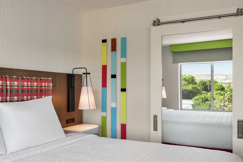 HAMPTON INN AND SUITES OROVILLE-guestroom-Guest Room,On-Site.jpg