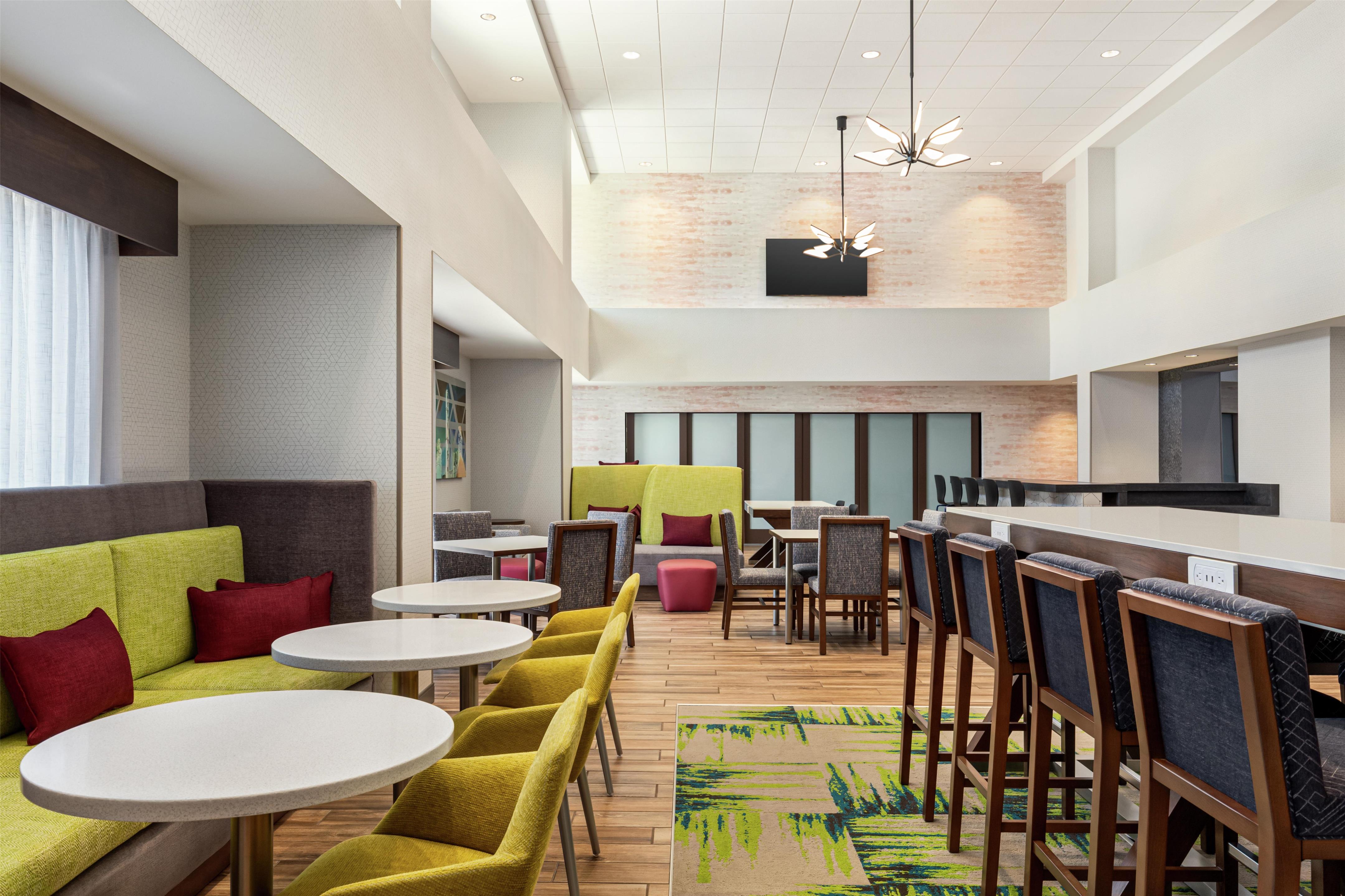Lobby | Hampton Inn & Suites Oroville